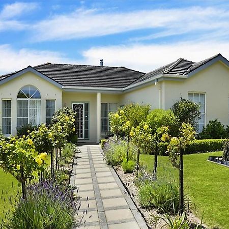 Victoria'S Guesthouse Bowral Exterior photo